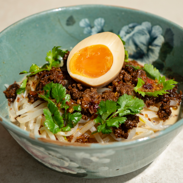 ★Stand Phở You 亜細亜料理店 4F FOOD MET★ 春満開♪ レモングラス薫る「汁なし白胡麻坦々フォー」生米麺と濃厚白胡麻