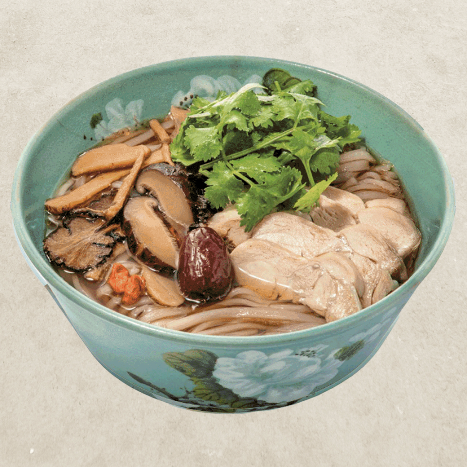 ★Stand Pho You 亜細亜料理店★ 「身体整う 七種の薬膳フォー」大山鶏の旨みと和漢薬膳がスープに溶け込む、滋味深い味わい。